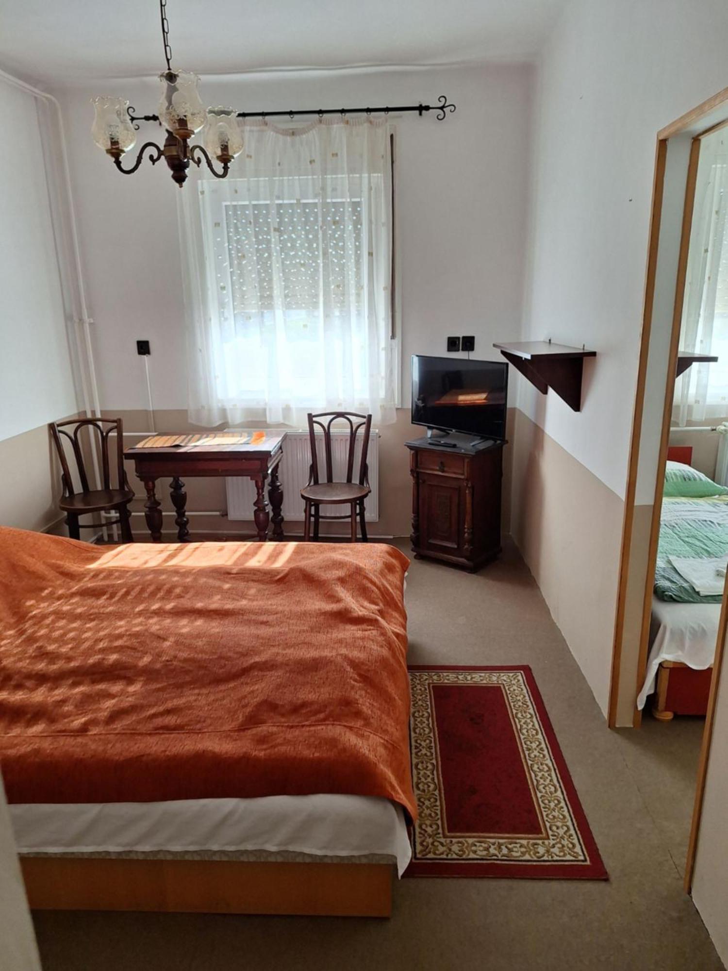 Bed and Breakfast Fenyo Panzio Mezőkövesd Exterior foto