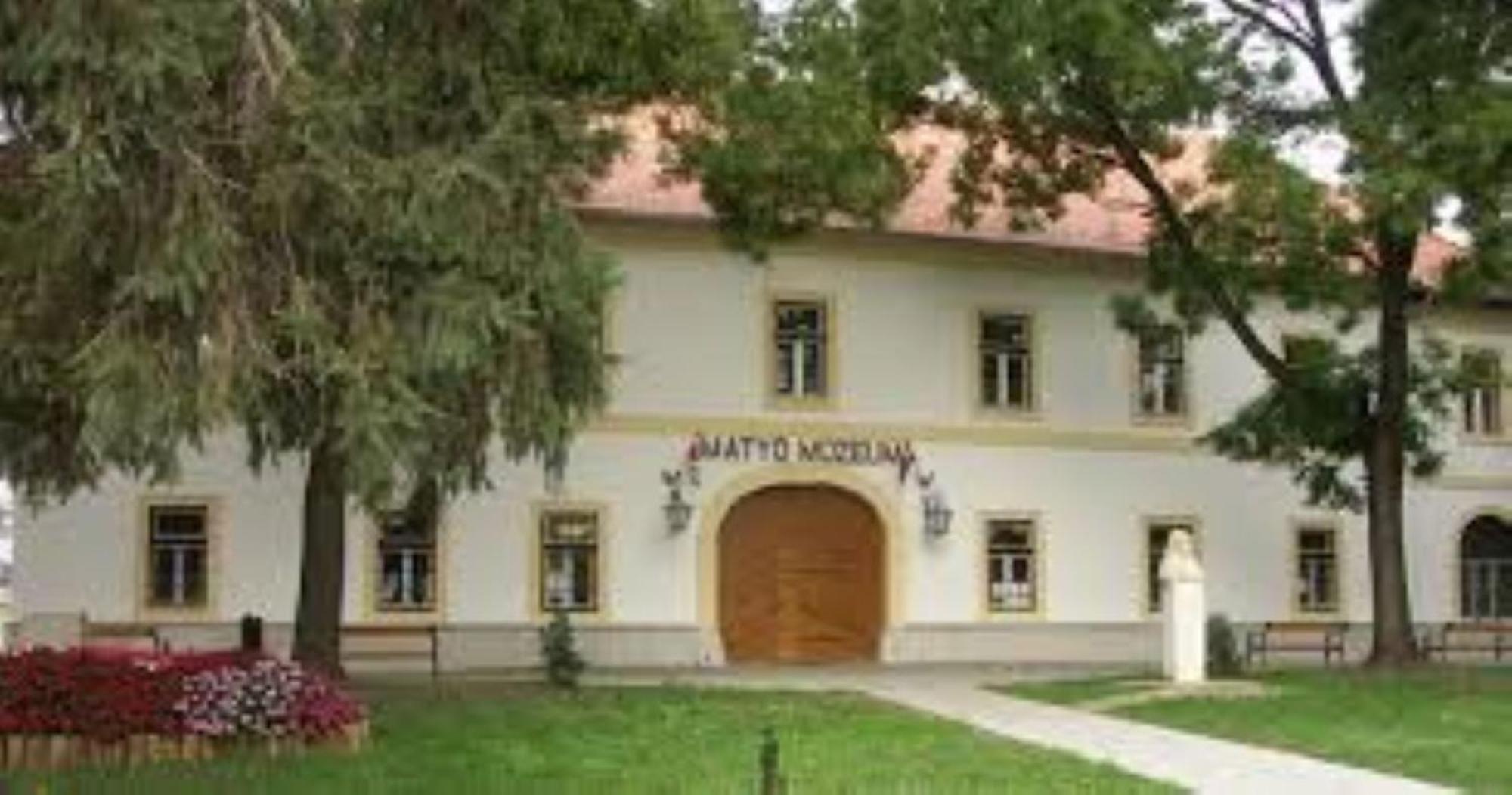 Bed and Breakfast Fenyo Panzio Mezőkövesd Exterior foto
