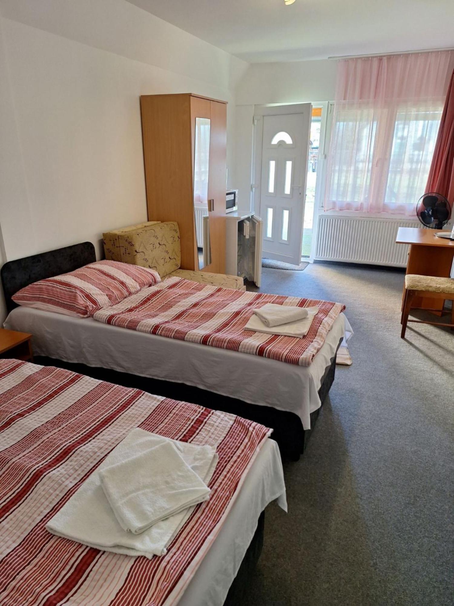 Bed and Breakfast Fenyo Panzio Mezőkövesd Exterior foto
